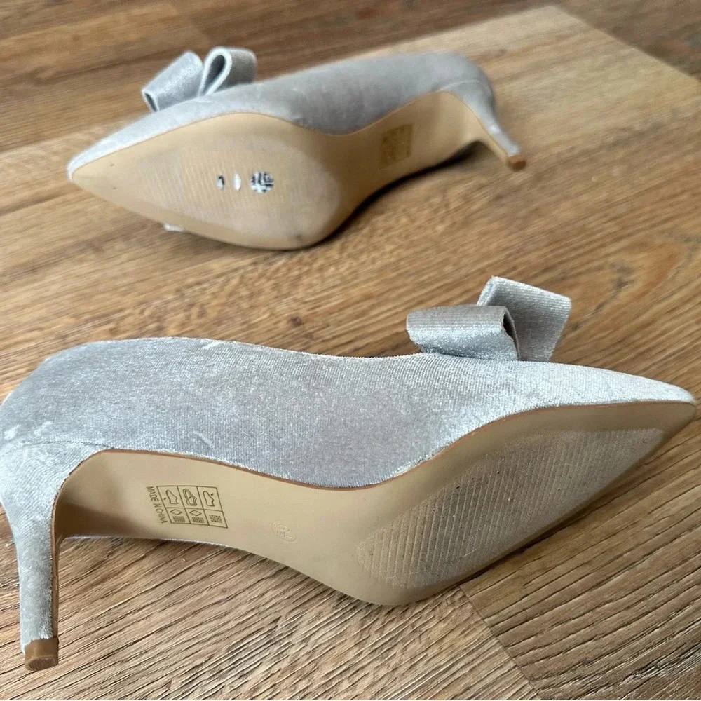 Velvet bow silver pumps, women, size 6.5, holiday, party, evening - Picture 5 of 5